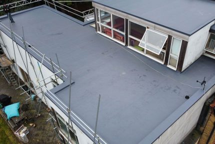 Meticulous flat roof conversion process delivering a stylish, durable, and aesthetically pleasing outdoor area.