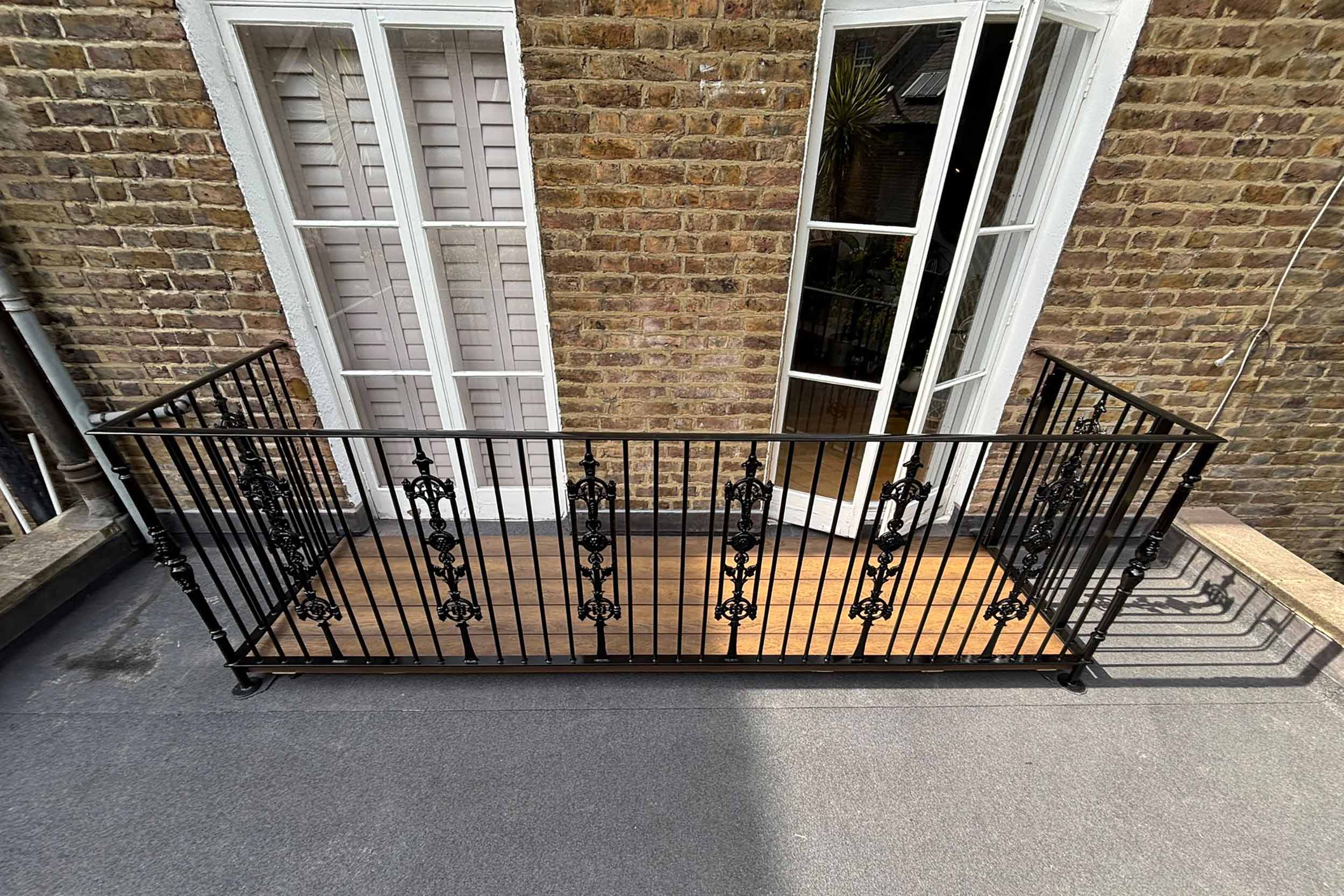 Flat roofer Pimlico London roof garden terrace balcony builder company near me felt roof replacement.