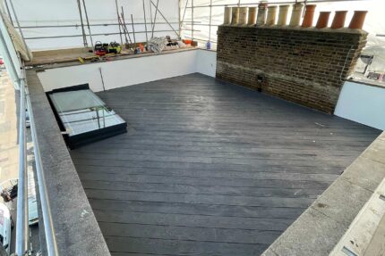 High-performance Sika single-ply warm deck system applied for maximum thermal efficiency.
