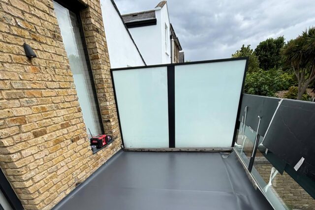 Frameless glass perimeter balustrade installed by PnP Glazing on a London roof terrace.